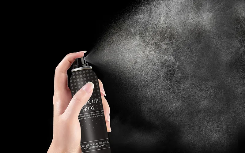 ​A WILSON BEÁLLÍTÓ SPRAY-BŐL AZ BIZTONSÁG, HOGY NEM ELTÁVOLÍTJA EL A SMINKET.